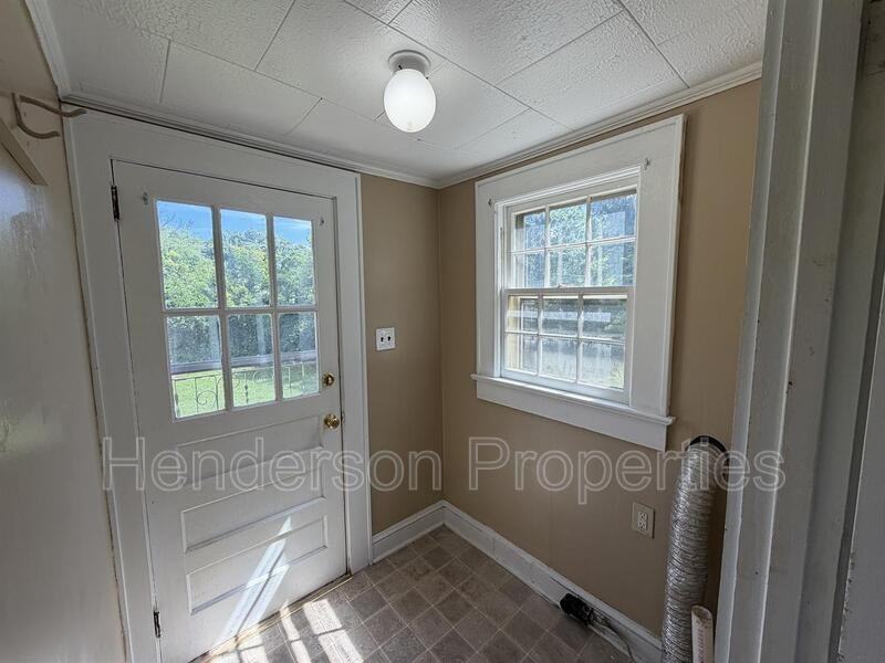 638 Salisbury Rd - Photo 7 of 19