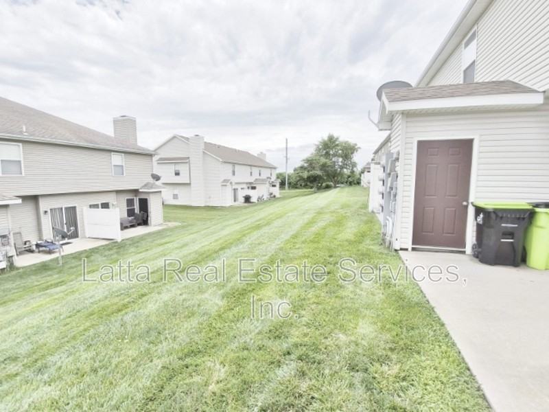 1633 Sw Madison St - Photo 3 of 14