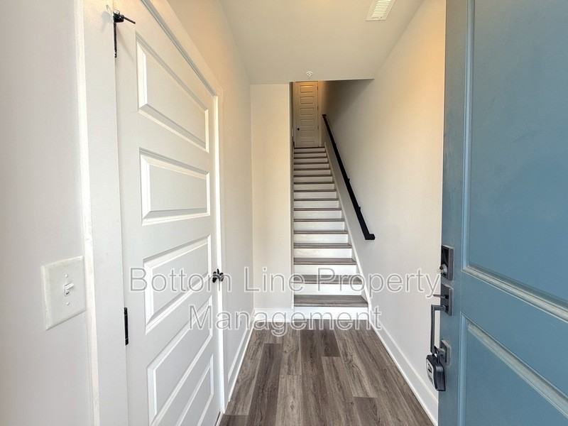 607 W Tremont Ave - Photo 3 of 31