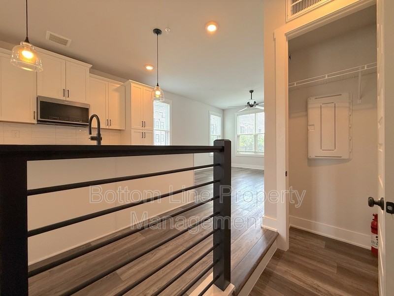 607 W Tremont Ave - Photo 4 of 31