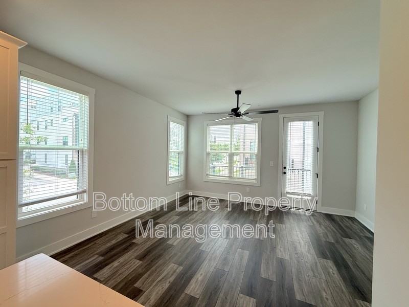 607 W Tremont Ave - Photo 5 of 31