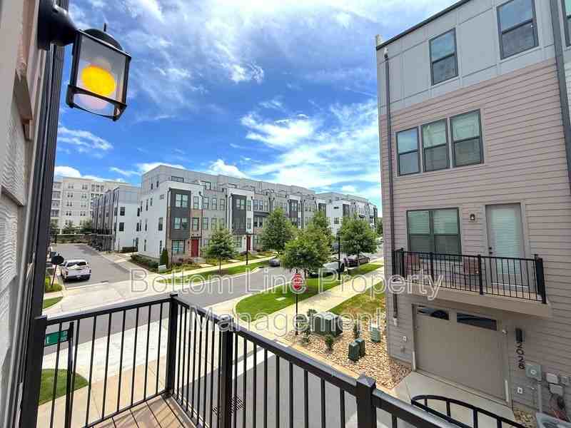 607 W Tremont Ave - Photo 6 of 31