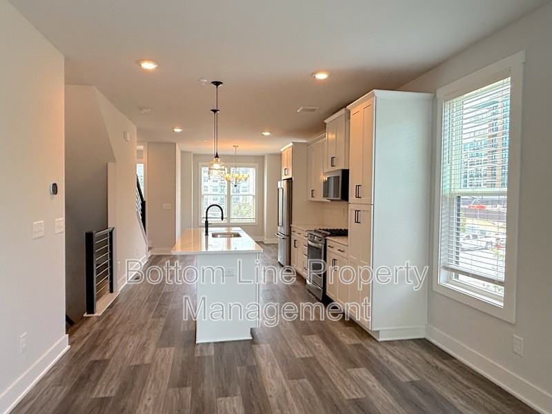 607 W Tremont Ave - Photo 7 of 31