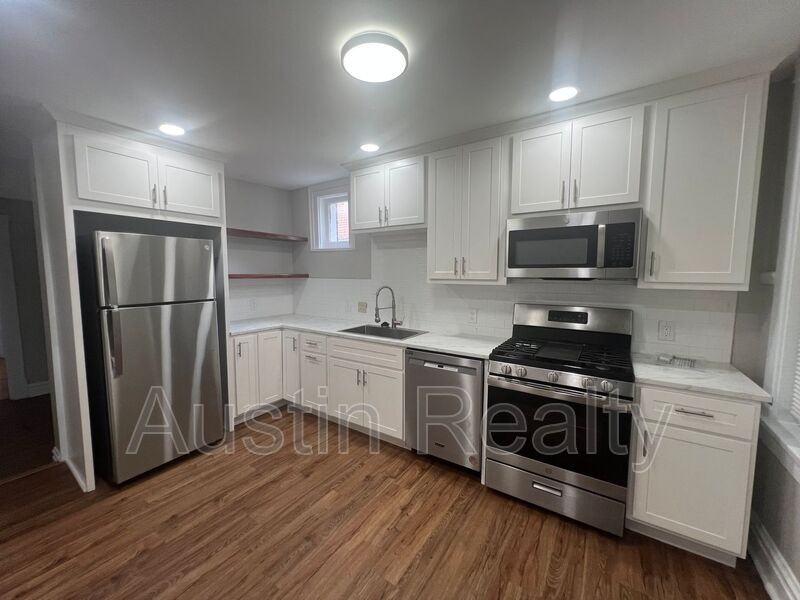 1018 Commodore Dr #A - Photo 2 of 13