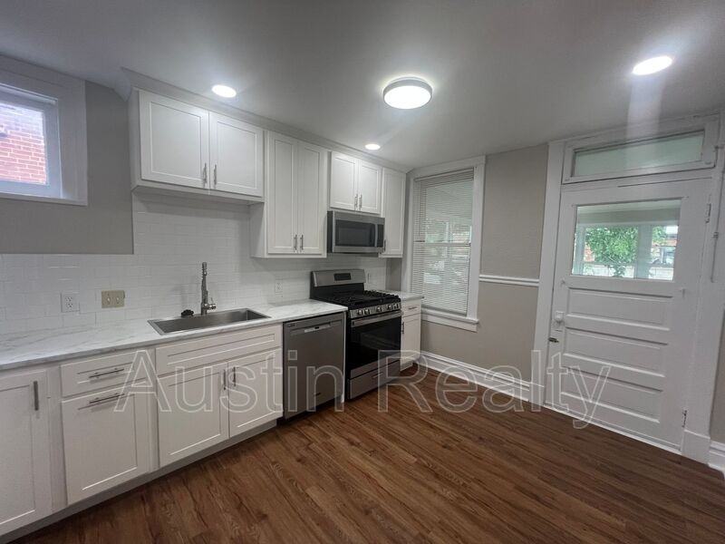1018 Commodore Dr #A - Photo 3 of 13