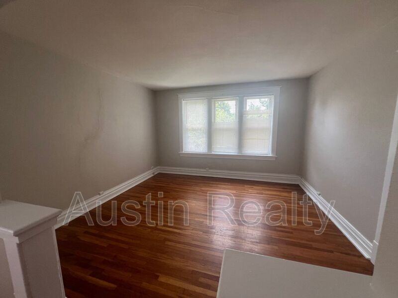 1018 Commodore Dr #A - Photo 4 of 13