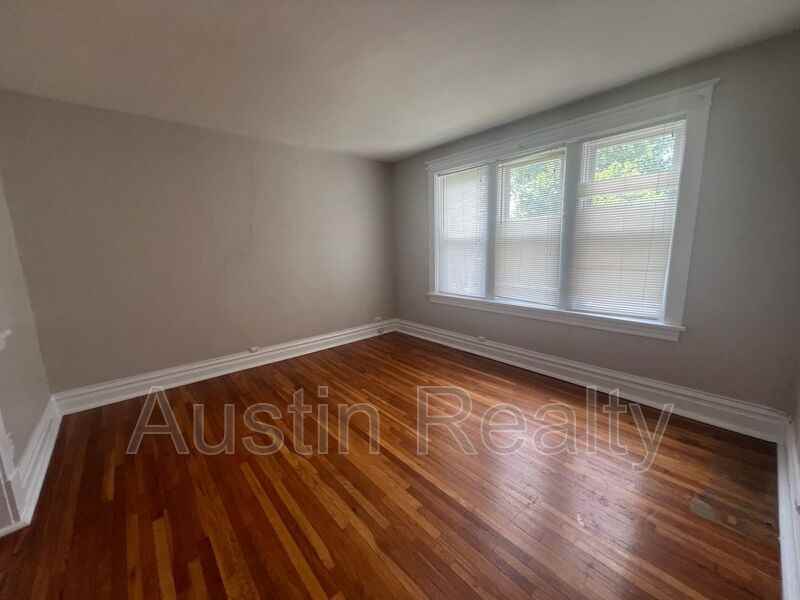 1018 Commodore Dr #A - Photo 5 of 13