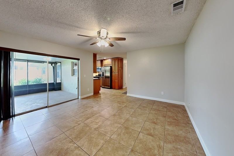 1016 Manchester Cir - Photo 4 of 20