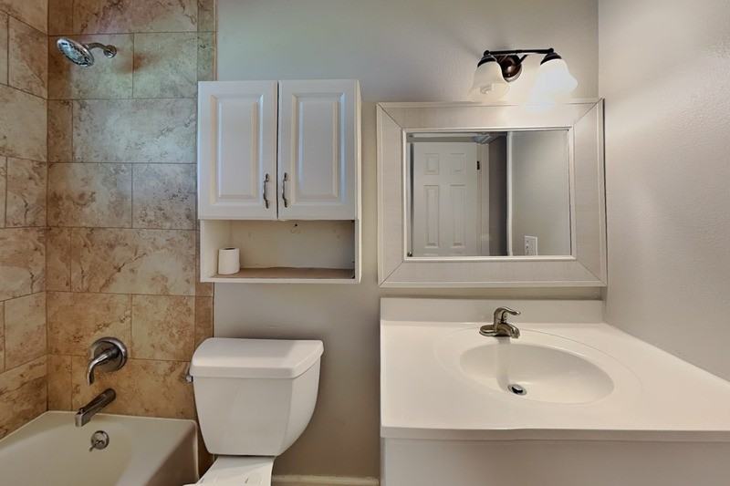 1016 Manchester Cir - Photo 7 of 20