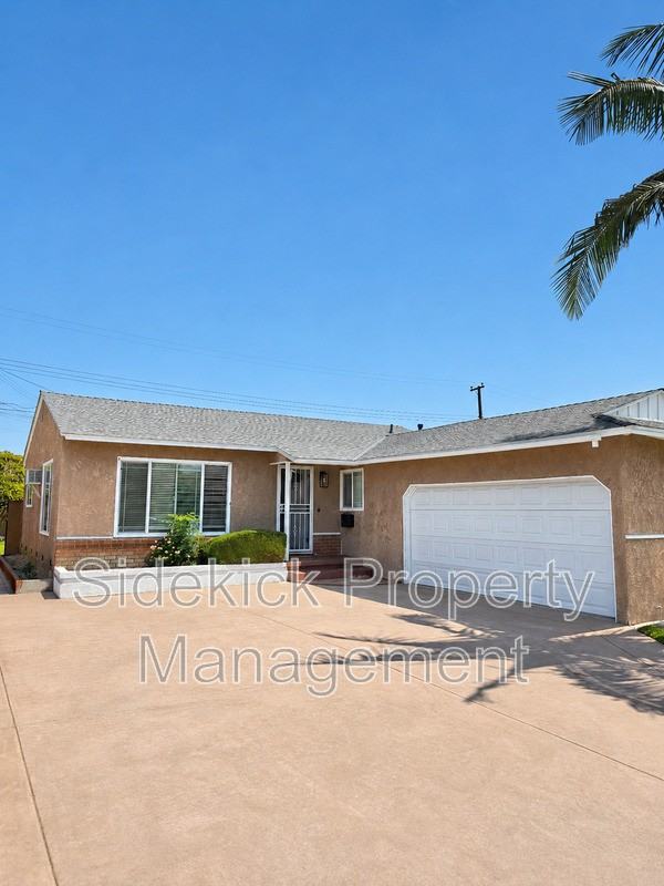 11639 Faculty Dr - Photo 2 of 17