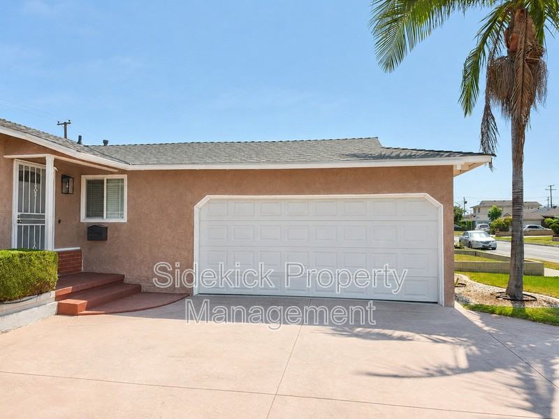 11639 Faculty Dr - Photo 3 of 17