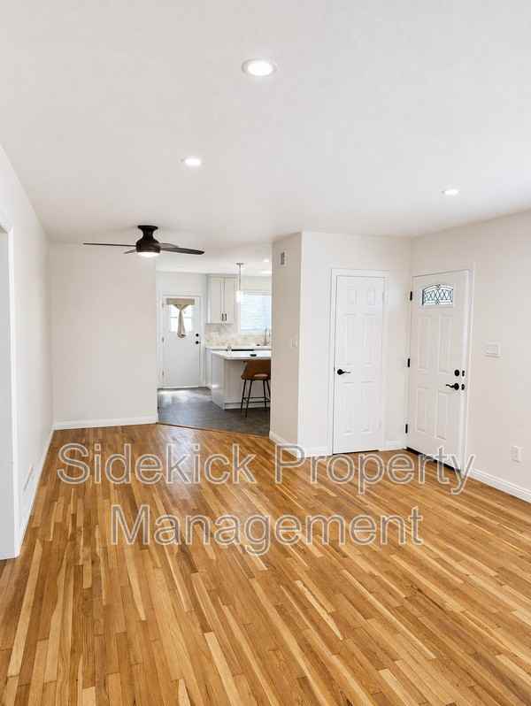 11639 Faculty Dr - Photo 4 of 17