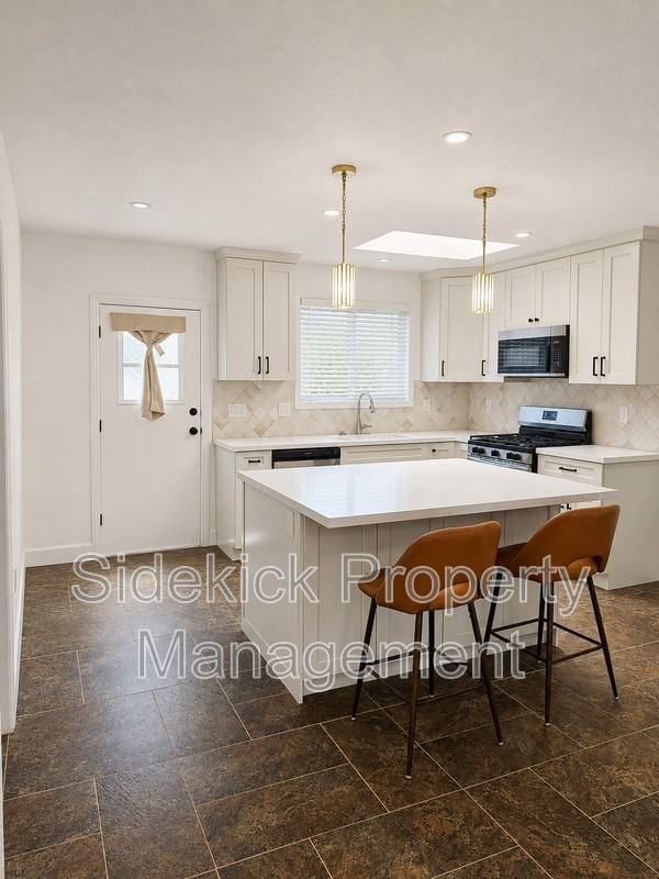 11639 Faculty Dr - Photo 7 of 17