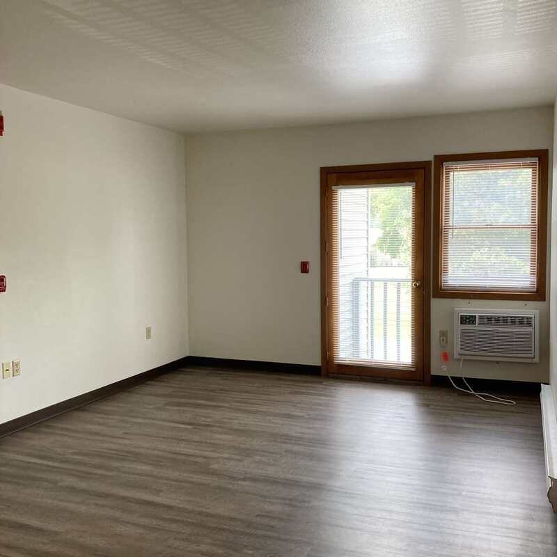 120 Memorial Dr - Photo 2 of 5