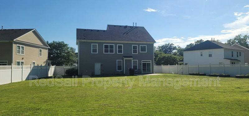 2225 Tuliptree Cir - Photo 3 of 7