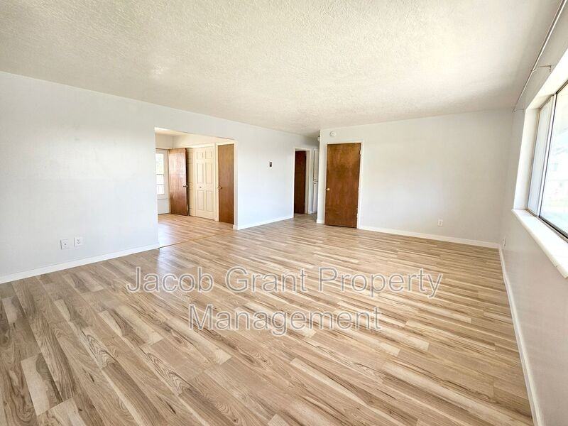 2118 Saint Clair Rd - Photo 4 of 14