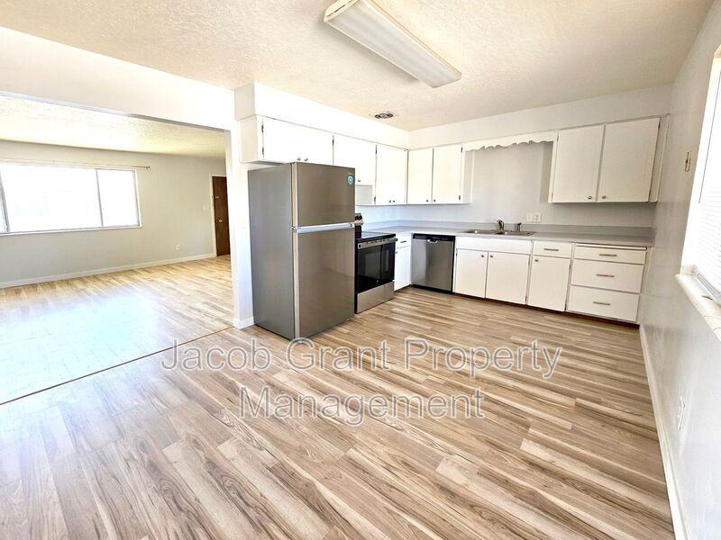 2118 Saint Clair Rd - Photo 6 of 14