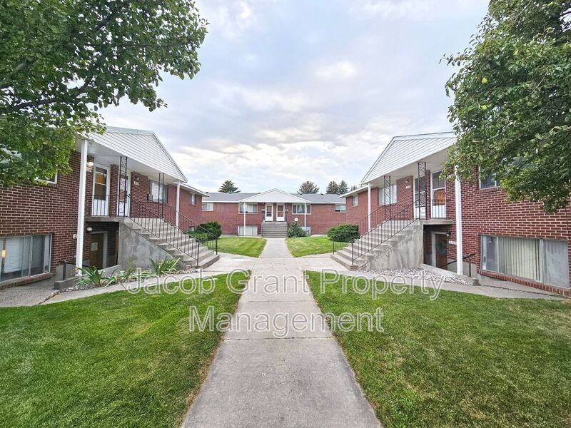 2134 Saint Clair Rd - Photo 3 of 16