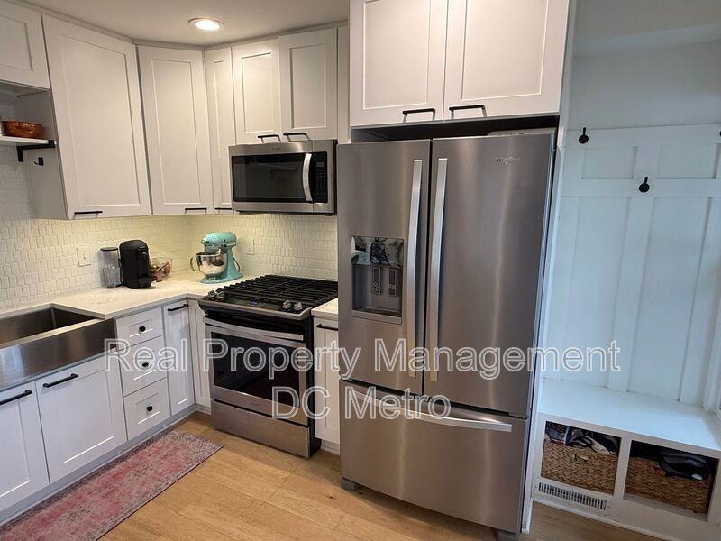 1711 Lang Pl Ne - Photo 3 of 23