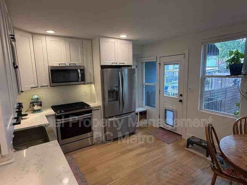 1711 Lang Pl Ne - Photo 4 of 23
