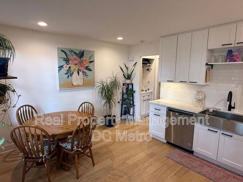 1711 Lang Pl Ne - Photo 5 of 23