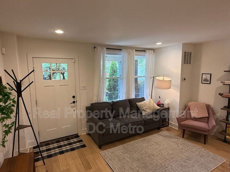 1711 Lang Pl Ne - Photo 7 of 23