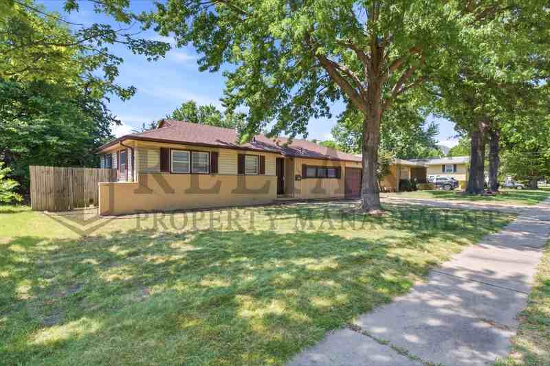 2103 W Columbine Ln - Photo 2 of 43