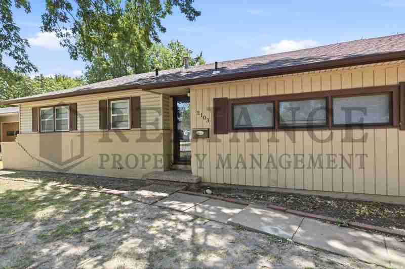 2103 W Columbine Ln - Photo 4 of 43