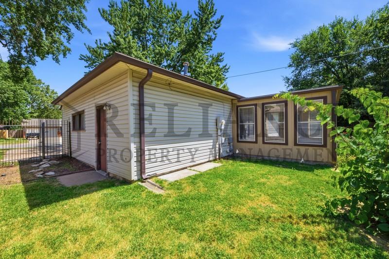 2103 W Columbine Ln - Photo 6 of 43