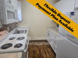 featured image of 1017 E 8th St
