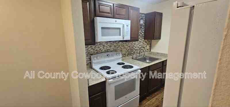 126 Cribbon Ave - Photo 3 of 16