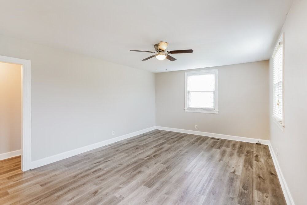 123 Ray Ave - Photo 3 of 16