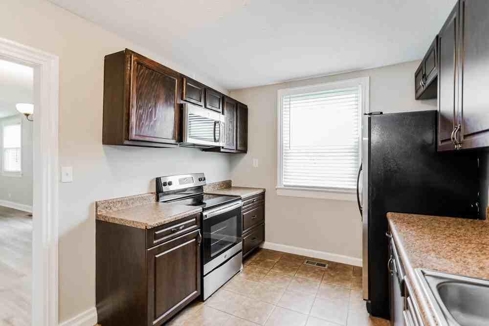 123 Ray Ave - Photo 5 of 16