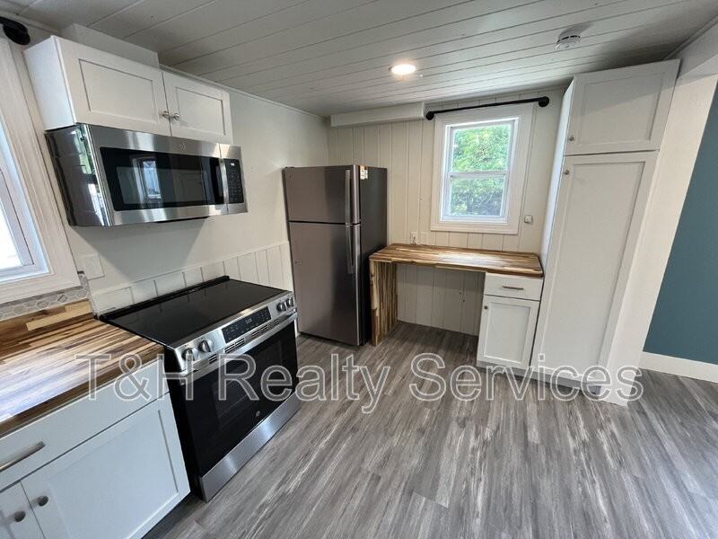 106 E Pendleton Ave - Photo 6 of 13