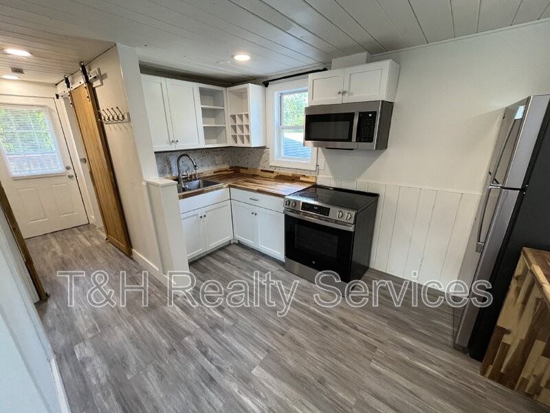 106 E Pendleton Ave - Photo 7 of 13