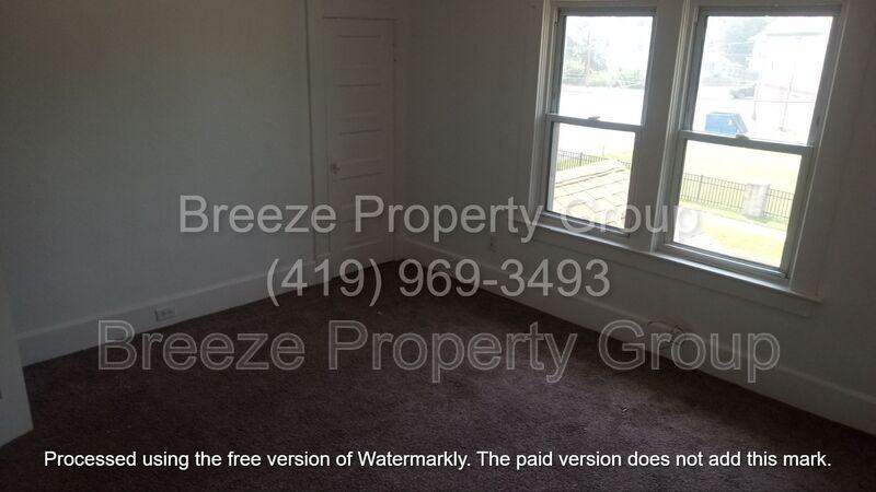 291 E Broadway St - Photo 2 of 6
