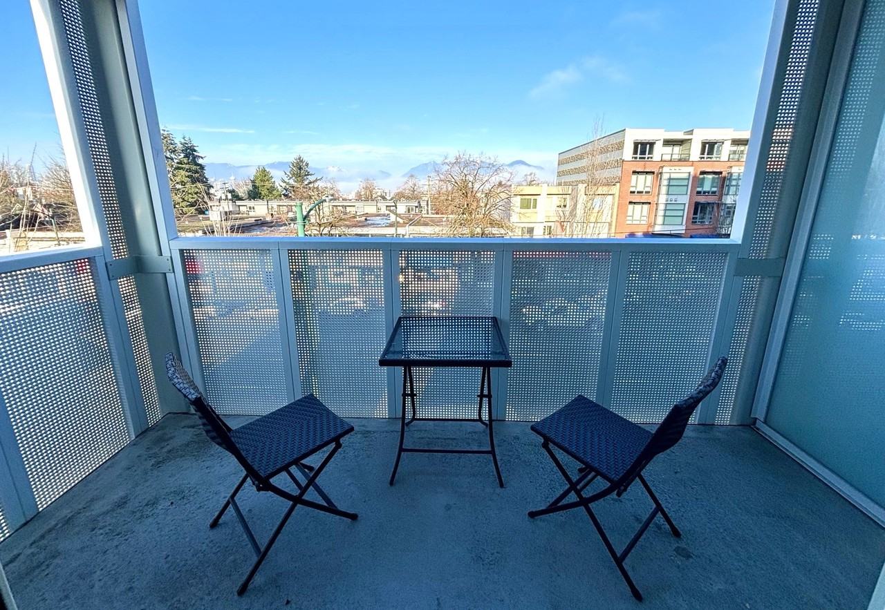 550 East Broadway #306 - Photo 5 of 11