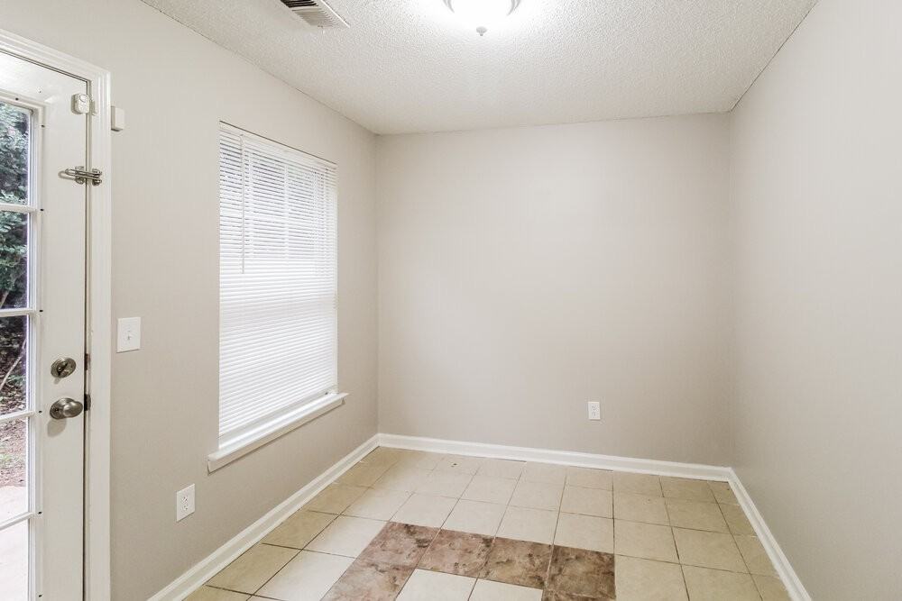 401 Kendall Ln - Photo 7 of 20