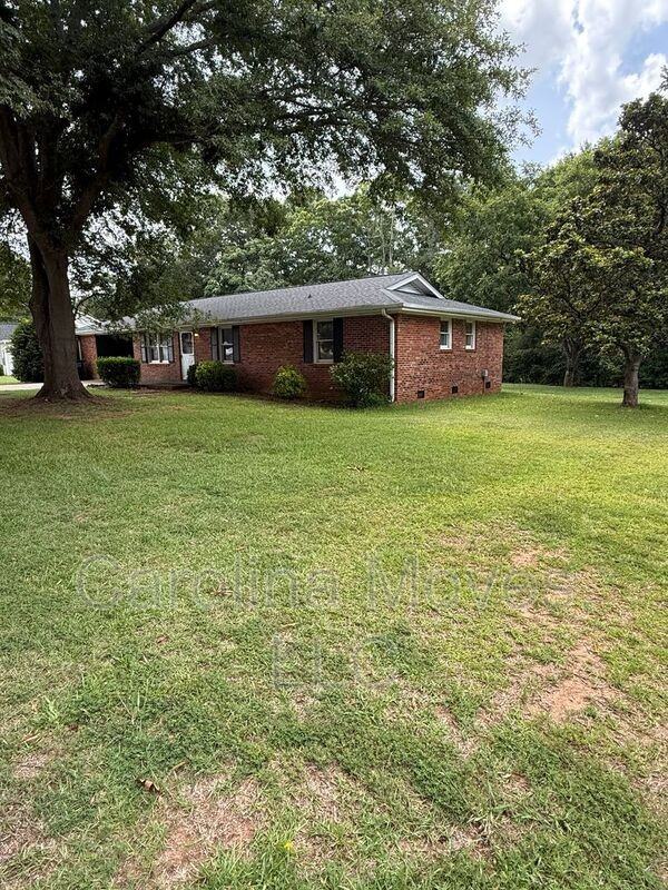 107 Bismark Dr - Photo 2 of 26