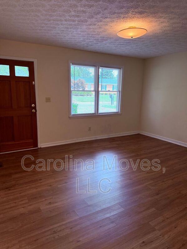 107 Bismark Dr - Photo 3 of 26