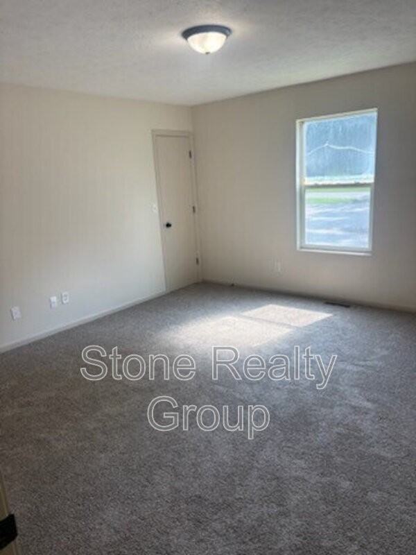 689 N 25th St - Photo 4 of 6