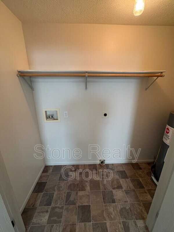 689 N 25th St - Photo 6 of 6