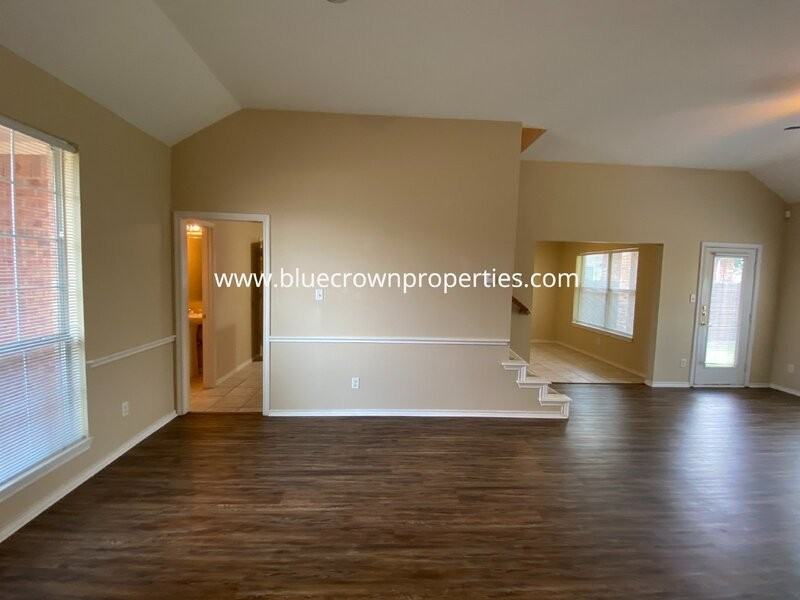 1829 Carver Dr - Photo 4 of 17