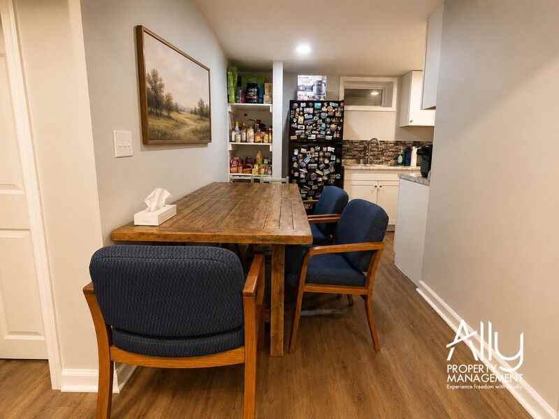 1210 Agnese St #B - Photo 3 of 9