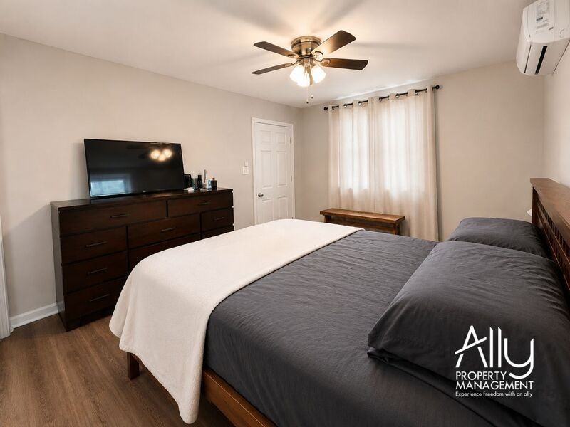 1210 Agnese St #B - Photo 7 of 9