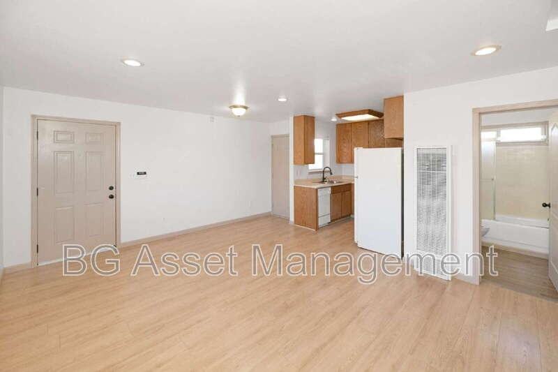 2340 22nd St - Photo 2 of 19