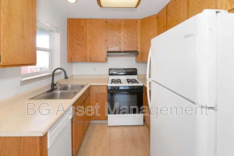 2340 22nd St - Photo 4 of 19