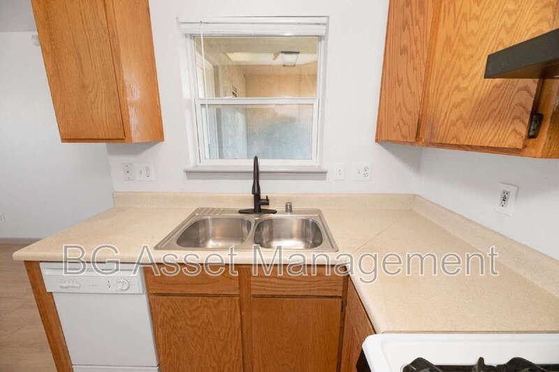 2340 22nd St - Photo 5 of 19