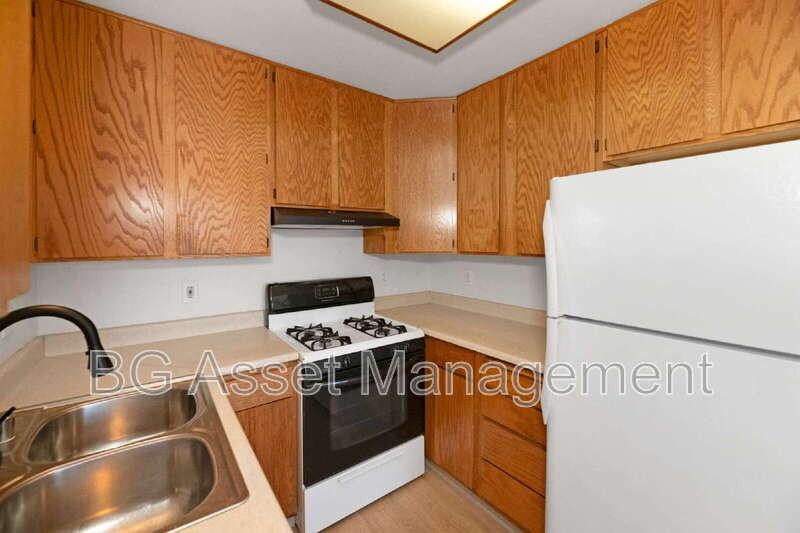2340 22nd St - Photo 6 of 19