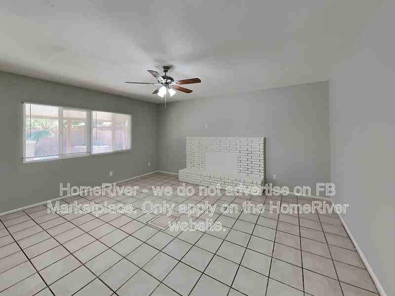 4631 W Claremont St - Photo 4 of 29